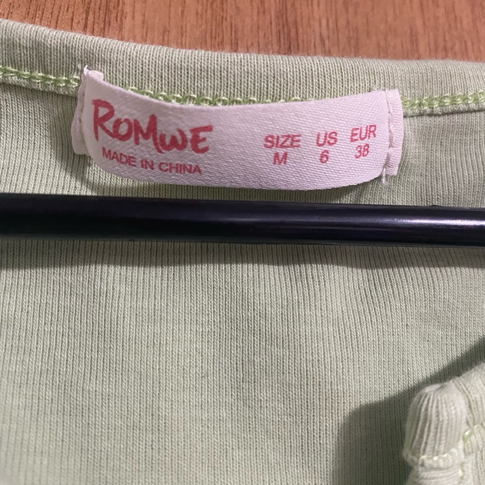 Green ROMWE crop top. Size Medium. - Picture 3 of 4